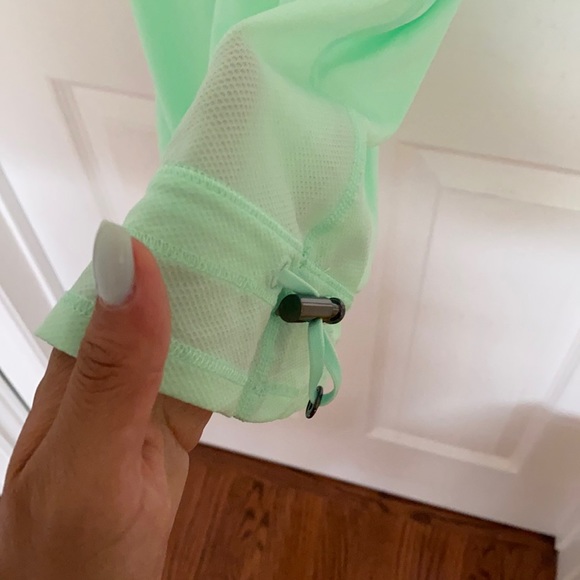 Lululemon Tank (4) - Picture 4 of 7